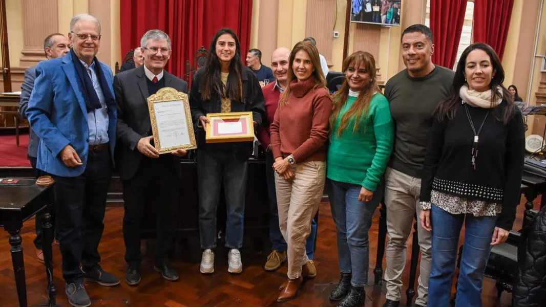 97335-la-camara-de-diputados-homenajeo-a-valentina-raposo