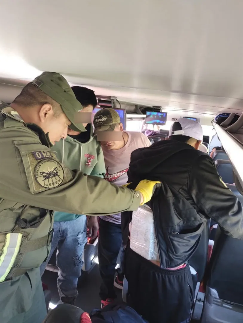 viajaba_con_un_paquete_de_cocaina_pegado_a_la_cintura_1