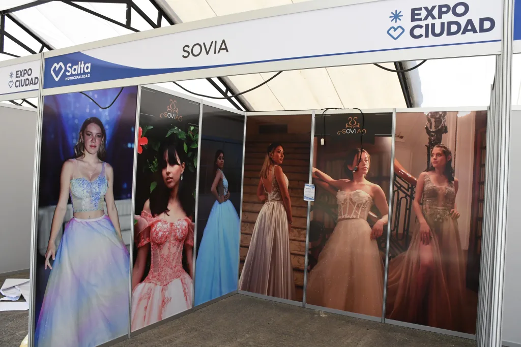 stand2-1024x683