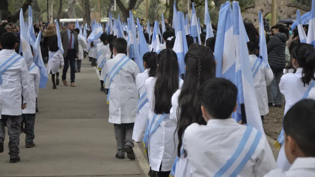 108526-dia-de-la-bandera-estudiantes-saltenios-realizaran-la-promesa-de-fidelidad-en-la-plaza-9-de-julio