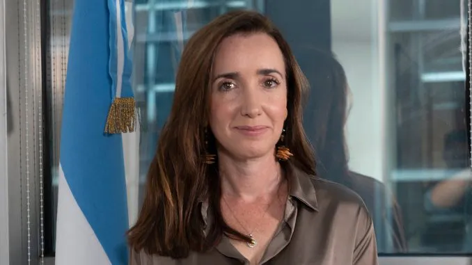 Victoria-Villaruel-hincha-de-678x381