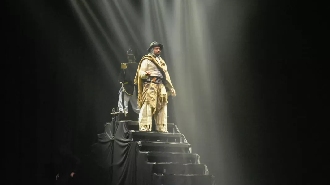 18240-mas-de-mil-personas-ovacionaron-el-estreno-de-guemes-el-musical-en-el-teatro-provincial-de-salta