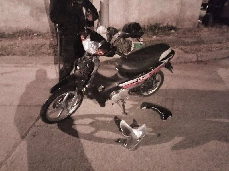 3258-quisieron-robar-una-moto-del-estacionamiento-de-un-boliche-pero-fueron-detenidos