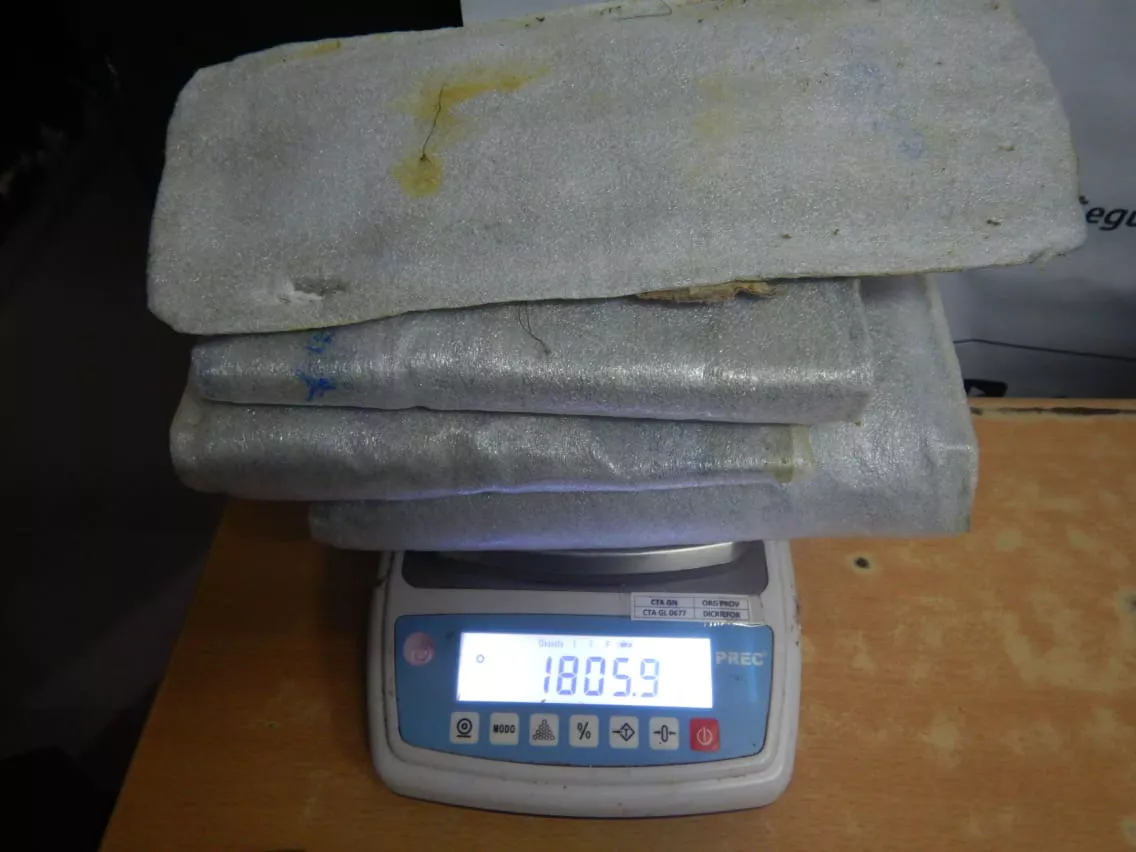 gendarmes_detienen_a_dos_mujeres_con_mas_de_tres_kilos_de_cocaina_en_su_equipaje_2