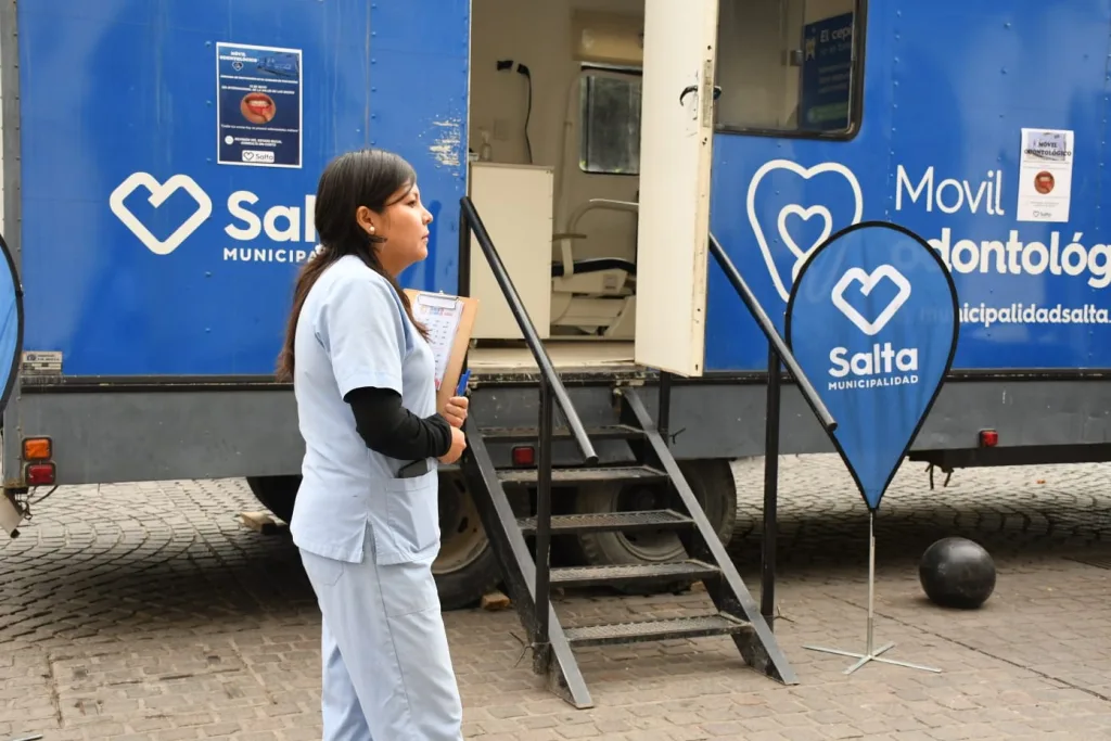 movil-odontologico-en-el-cabildo-4-1024x683