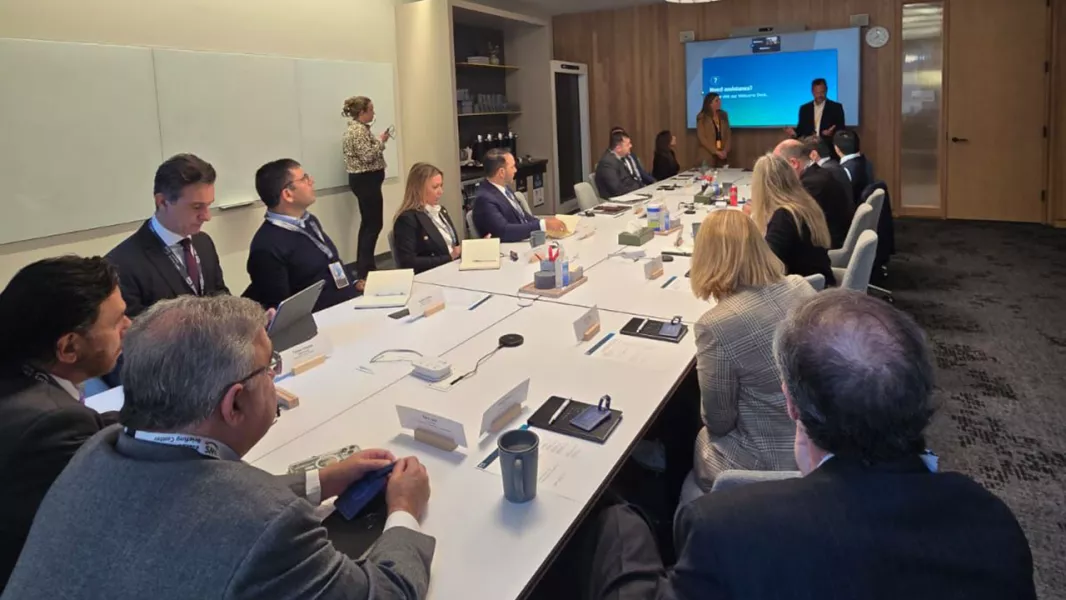 106700-la-innovacion-es-clave-para-un-gobierno-mas-agil-y-cercano-a-la-gente-saenz-se-reunio-con-directivos-de-amazon-20260309200331