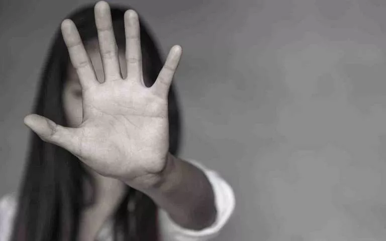 Violencia contra las mujeres