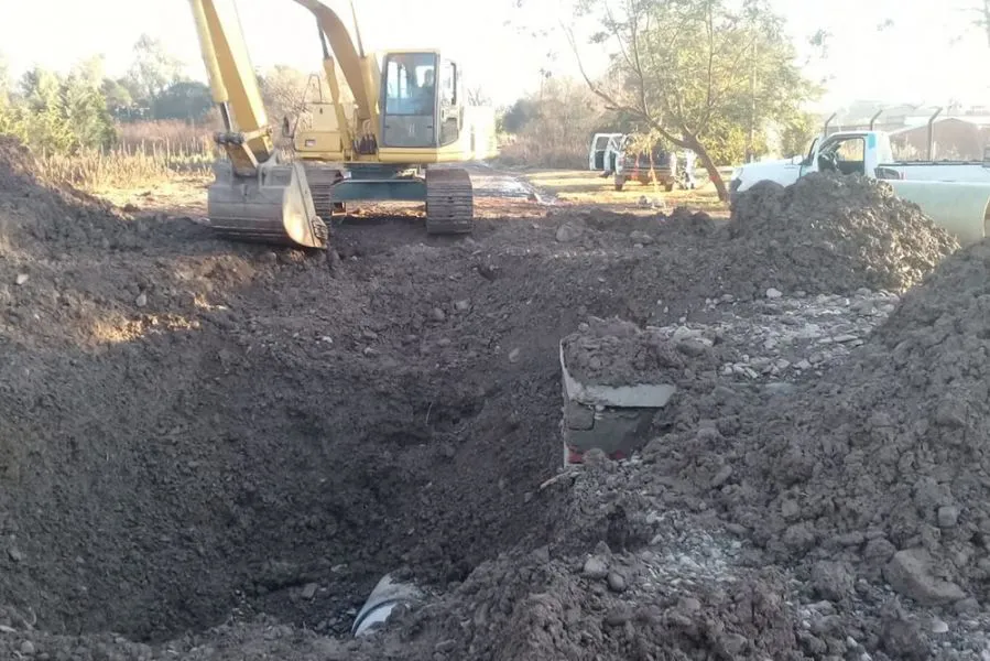 77035-aguas-del-norte-trabaja-en-la-reparacion-del-acueducto-sur