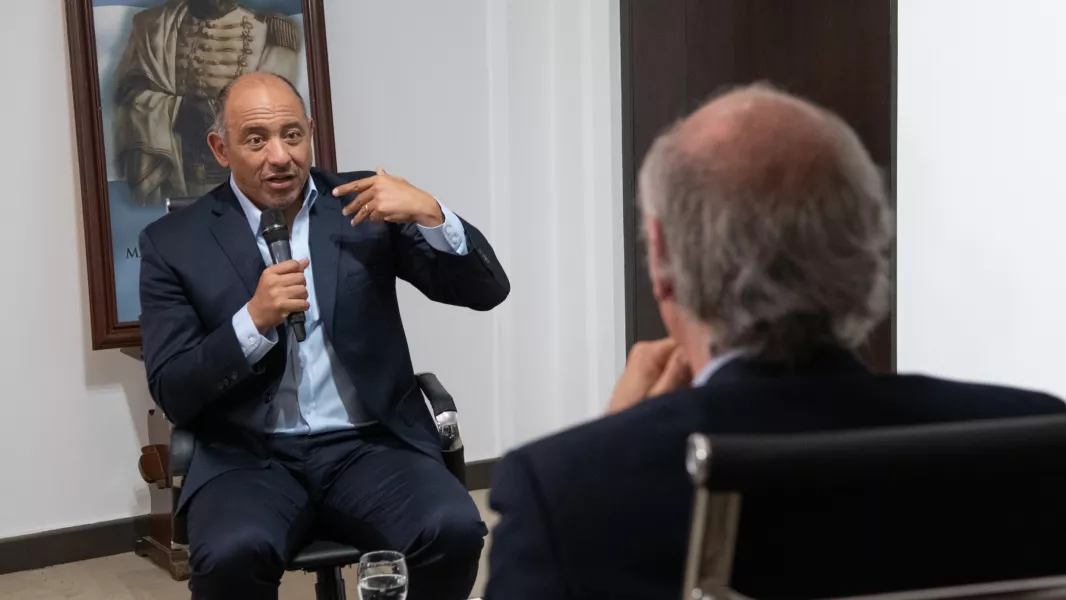 19036-el-ministro-de-economia-en-dialogosgob