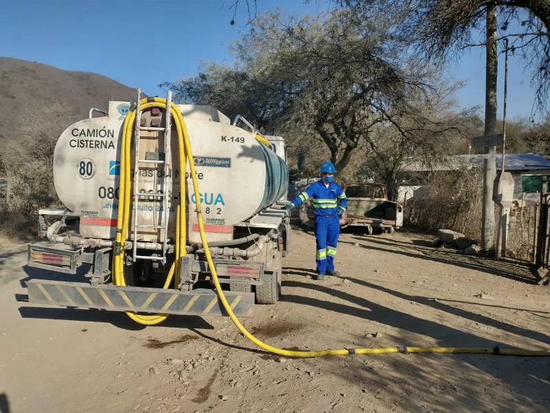 77253-aguas-del-norte-continuara-asistiendo-a-vecinos-de-la-pedrera