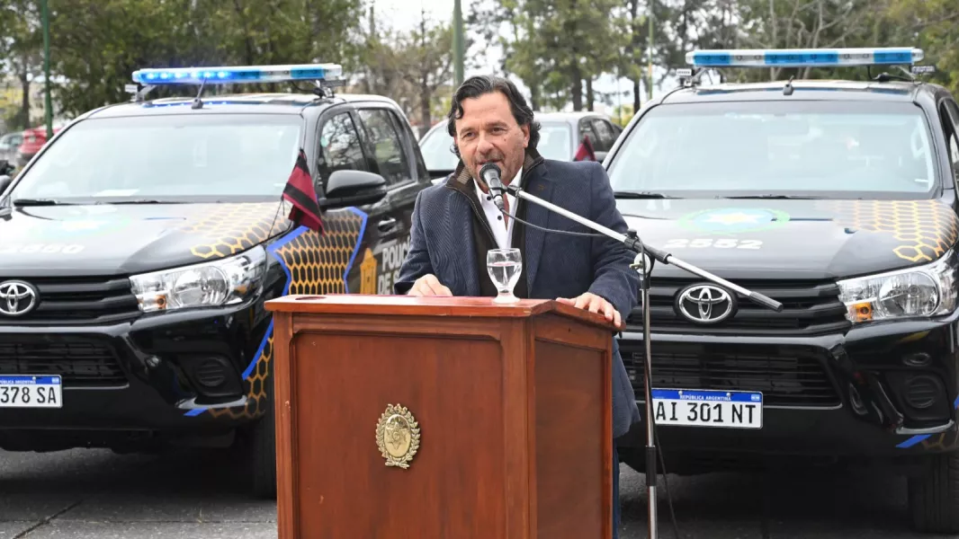 109032-saenz-entrego-10-nuevos-moviles-policiales-y-ya-renovo-el-60-del-parque-automotor-de-la-fuerza