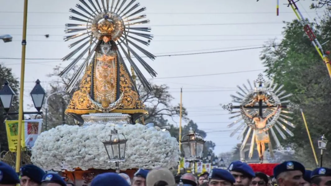 109998-saeta-informa-la-ubicacion-de-las-paradas-durante-la-procesion-del-milagro