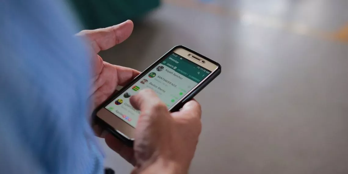 americadigital-aprenda-como-ocultar-el-modo-en-linea-de-whatsapp-2020-1140x570