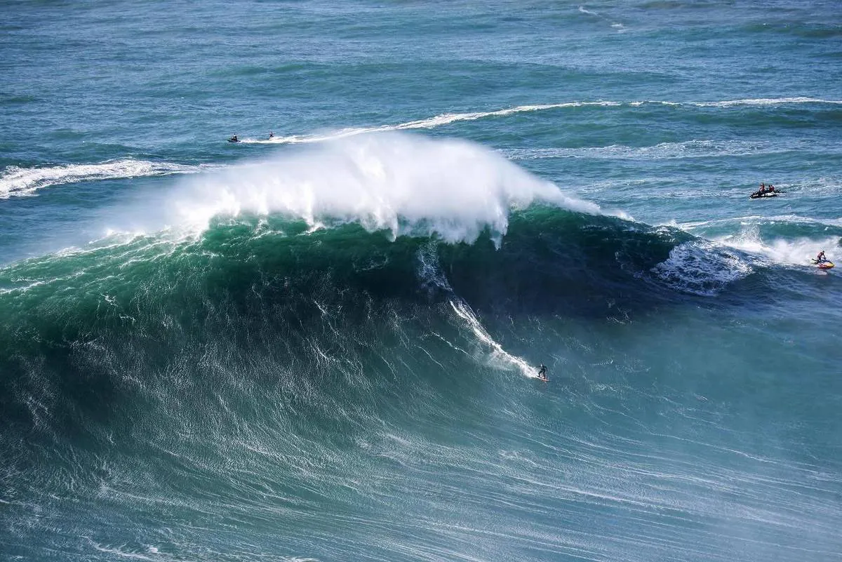 nazare-forte-e-farol-de-sao-arcanjo-@vitor_faneca_estrelinha-@praiadonortenazare-_3