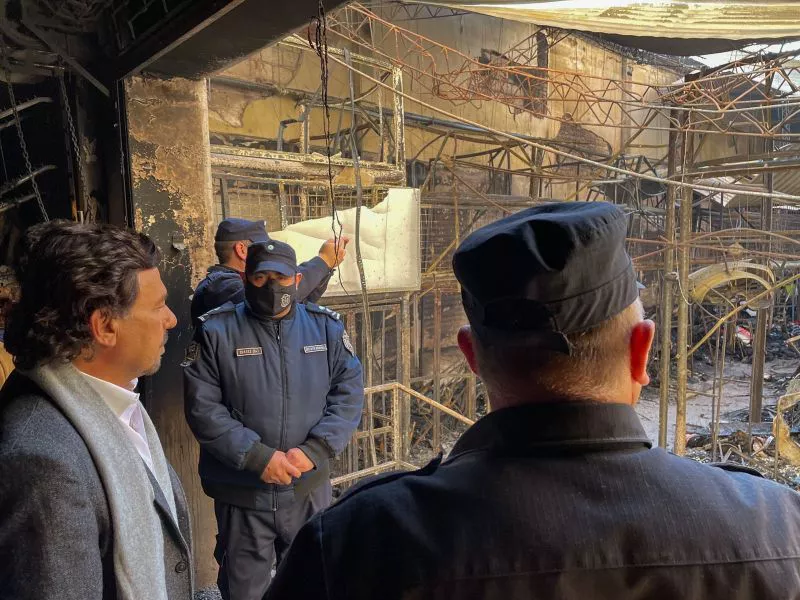 817-por-decision-del-gobernador-los-comerciantes-afectados-por-el-incendio-recibiran-subsidios