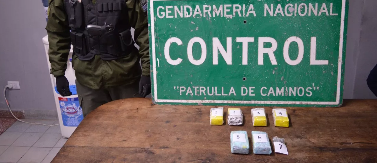 detienen_a_tres_mujeres_que_ocultaban_paquetes_con_cocaina_entre_prendas_de_vestir_0 (1)