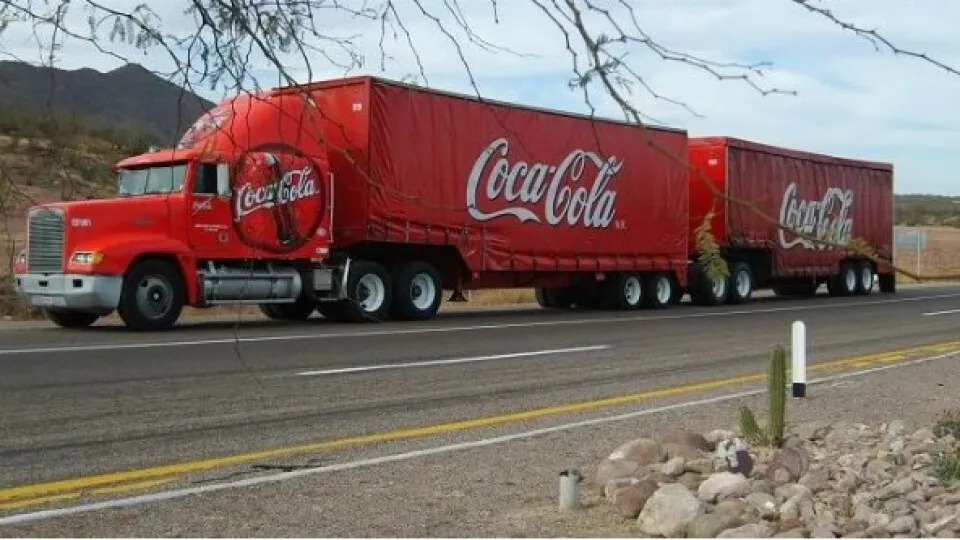 cocacola-interna2-medium-size