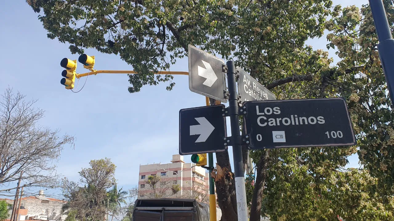 semaforos-reyes-catolicos-y-los-carolinos-7