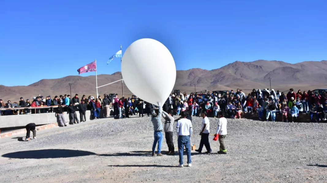 108232-alumnos-saltenios-lanzaron-un-globo-estratosferico-con-alto-valor-cientifico