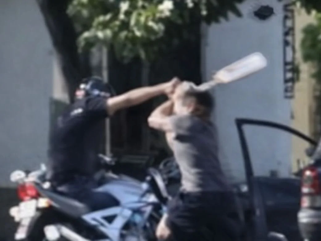 un-motoquero-mato-a-golpes-al-conductor-de-un-vehiculo-tras-una-discusion-de-transito-2189320