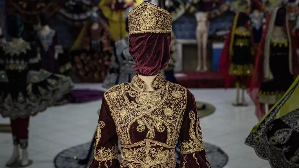 Talibanes-ordenan-decapitar-maniquies-femeninos-1024x576