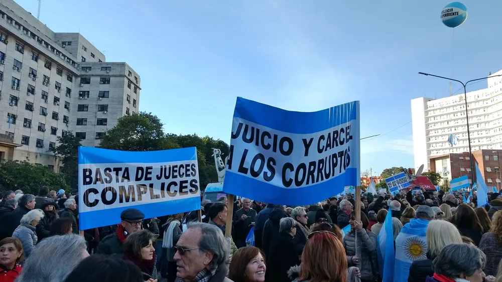 Marcha-contra-la-corrupcion-en-Comodoro-Py-1920-9