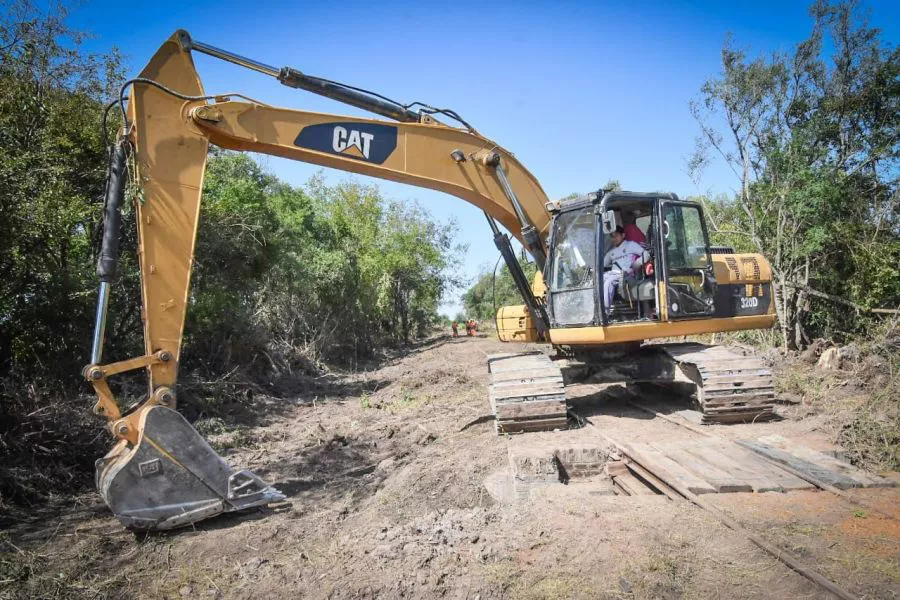 2349-saenz-massa-y-marinucci-supervisaron-los-trabajos-en-el-c13-para-poner-en-marcha-el-tren-urbano-cerrillos-moldes