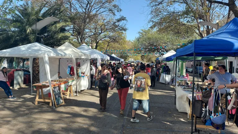foto-paseo-poetas-feria-artesanal-768x432