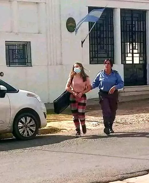 FSzSjNKXEAAJ6VN