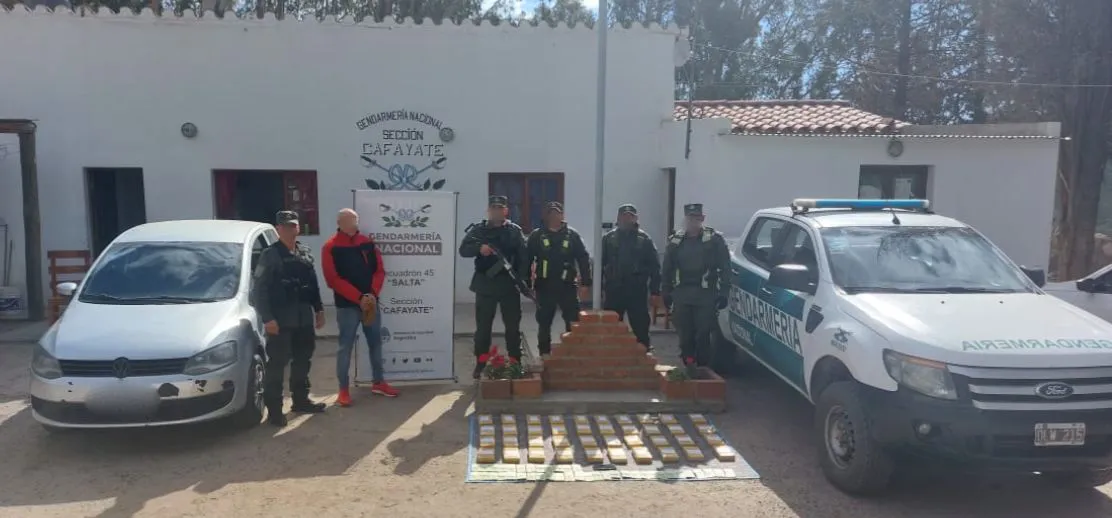 trasladaba_mas_de_41_kilos_de_cocaina_dentro_de_la_carroceria_de_su_auto_4