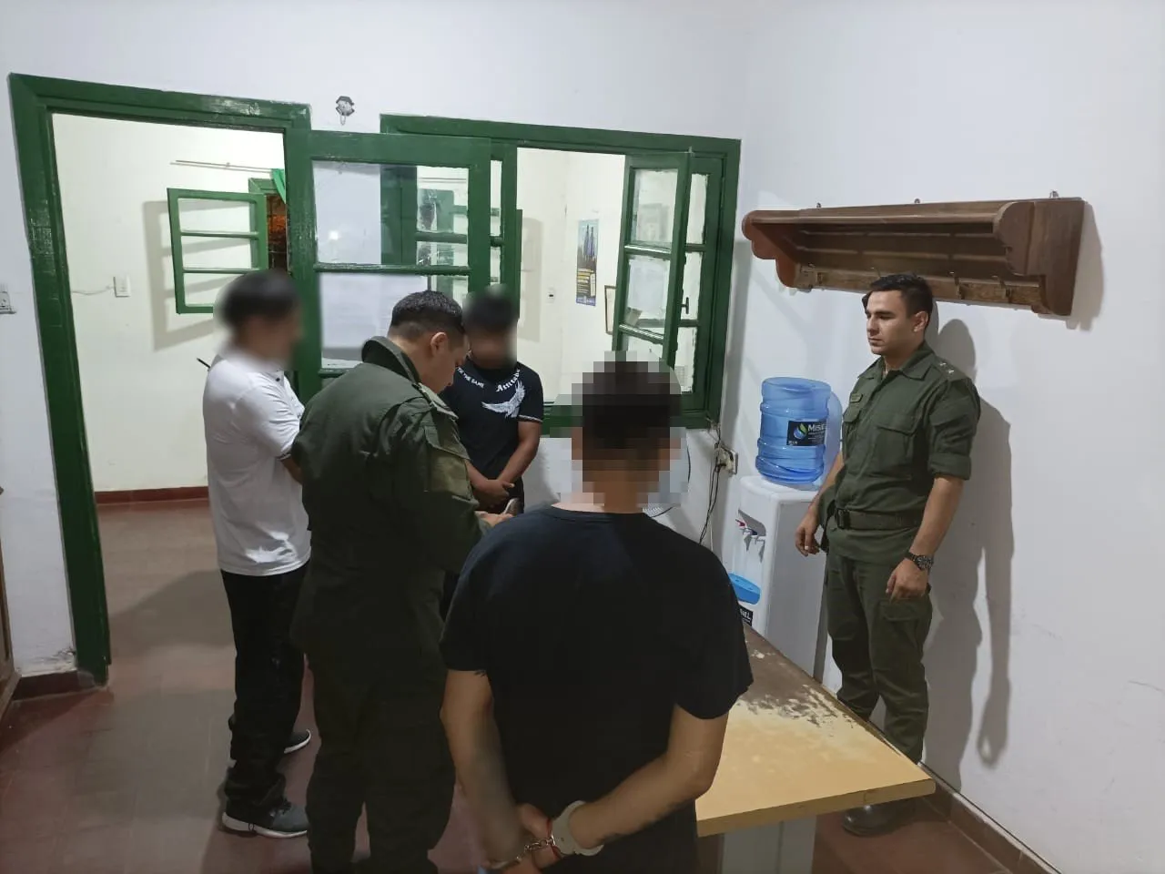 Detienen a un hombre que tenía pedido de captura por abuso de armas de fuego y por lesionar gravemente a un efectivo de la Fuerza (3)