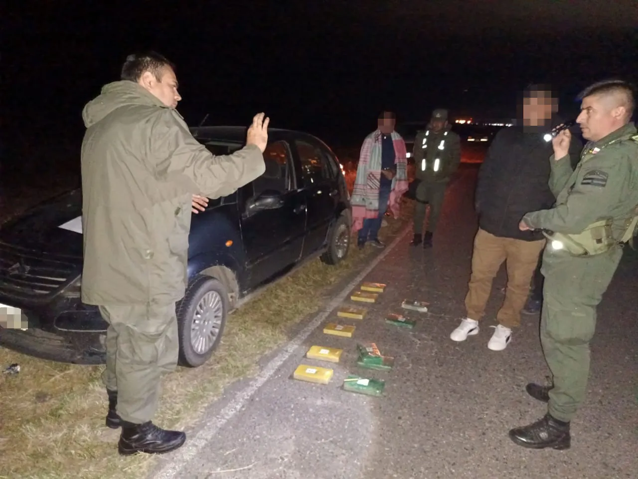 transportaba_once_paquetes_con_cocaina_acondicionados_dentro_de_las_puertas_de_su_vehiculo_1