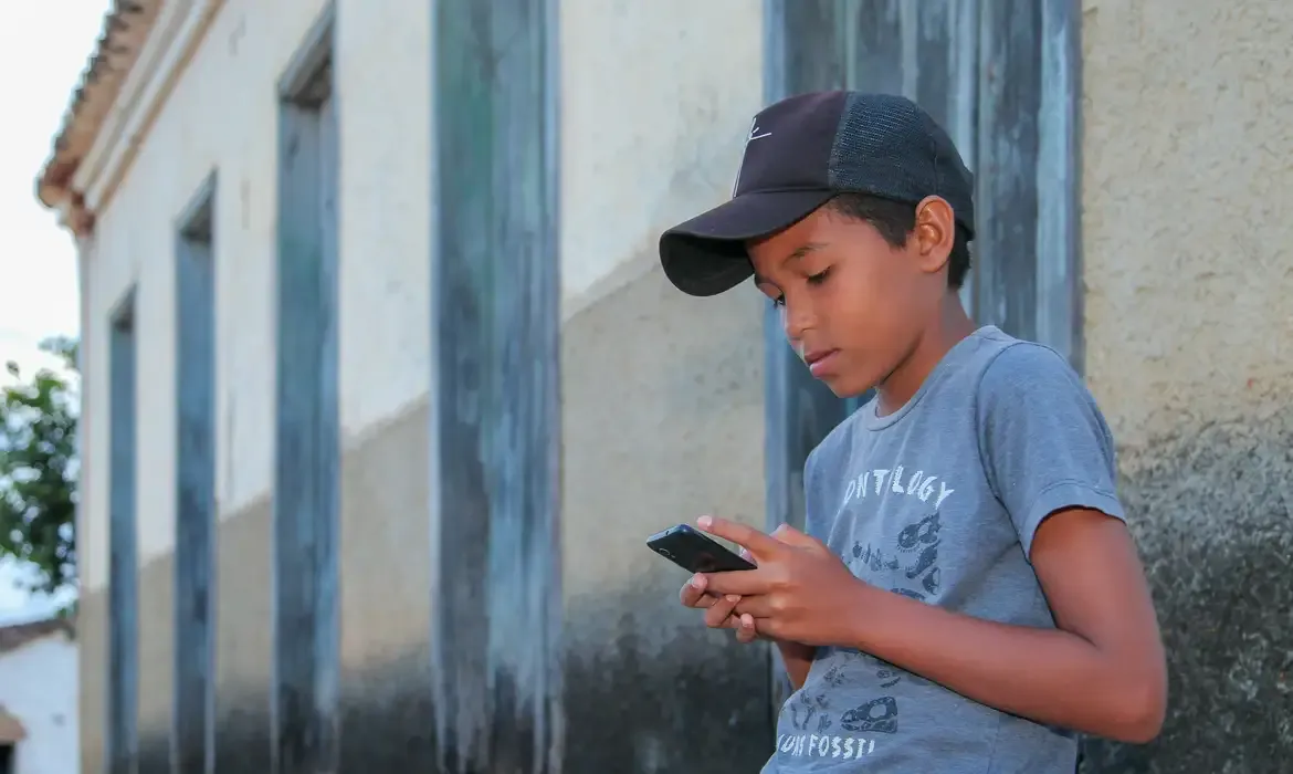 dplnews-celular-conectividade_mf23824