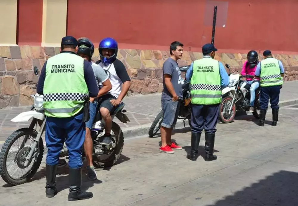 51909-transito-dejaria-de-hacer-multas-y-crece-la-tension-por-un-posible-paro