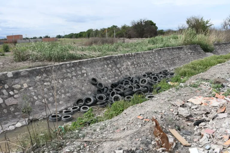 canal-con-neumaticos-2-768x512