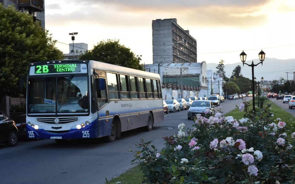 81751-servicios-de-saeta-para-maniana-jueves-y-el-viernes-santo