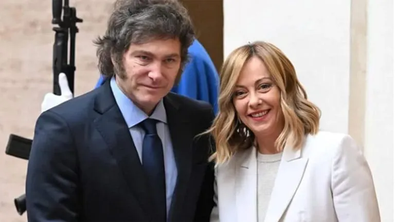 milei-y-meloni-.-el-presidente-milei-fue-recibido-por-georgia-meloni-en-el-g7-y-arranco-su-agenda-en-italia-.-elpaisdiario.ar