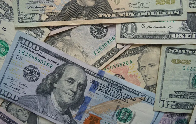 dolar-blue-dolares-billetes-divisas