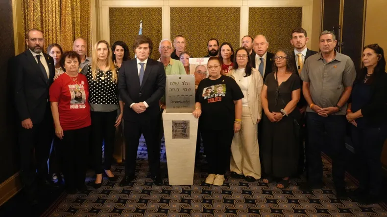 javier-milei-encuentro-familiares-secuestrados-hamas-11-junio-2025
