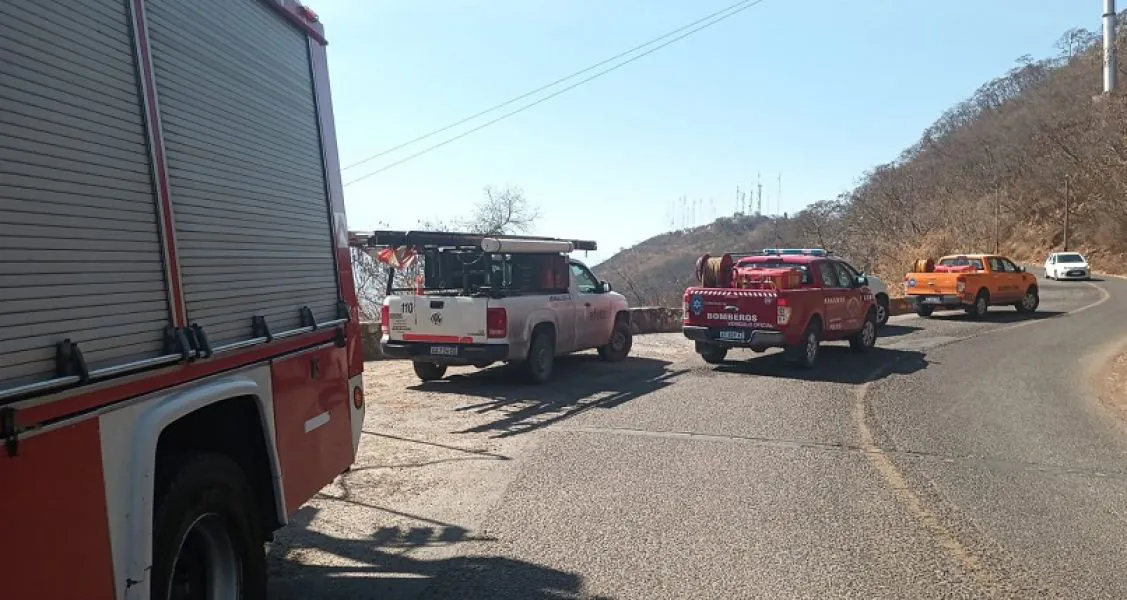 4833-bomberos-y-brigadistas-de-la-provincia-controlaron-el-incendio-en-el-cerro-san-bernardo-20231003204321