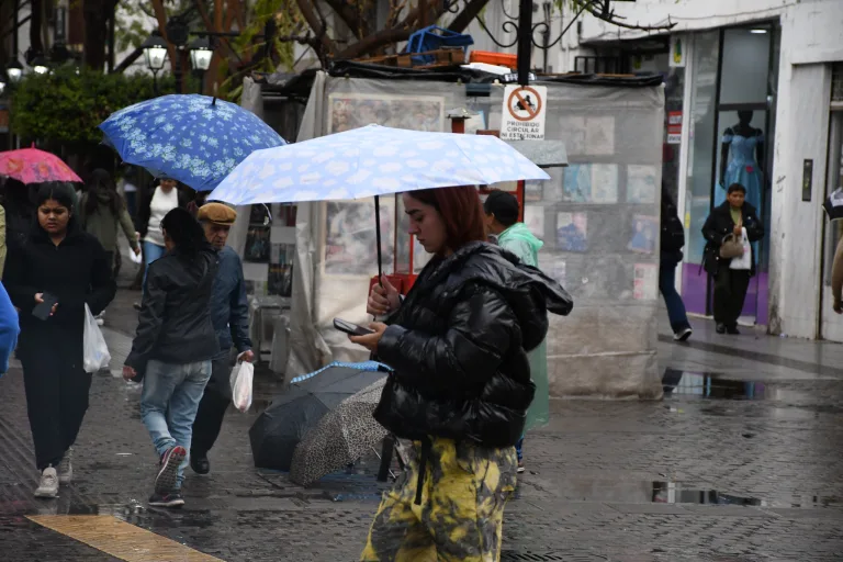 lluvia-en-la-ciudad-768x512