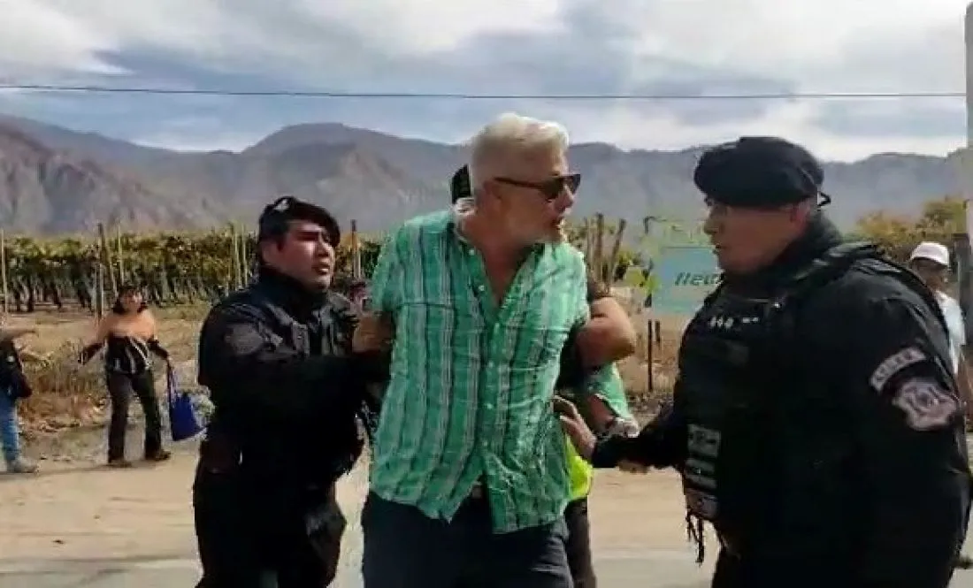 106375-no-lo-dejaron-pasar-y-atropello-a-un-grupo-de-docentes-que-cortaban-la-ruta