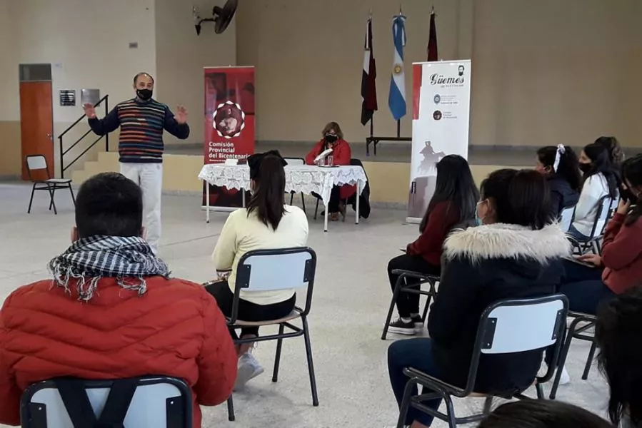 76081-estudiantes-de-campo-santo-fueron-capacitados-sobre-la-epopeya-gaucha-y-la-vida-del-general-guemes