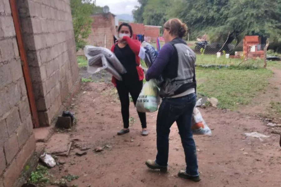 87122-desarrollo-social-brinda-asistencia-a-familias-afectadas-por-temporal-de-lluvia-y-viento-20230102212306