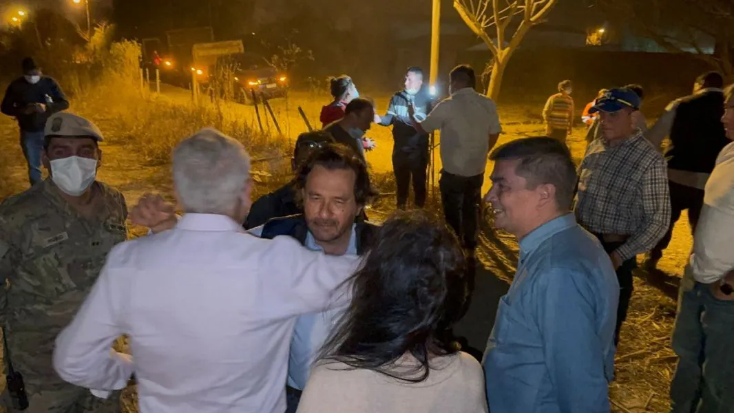 13276-el-gobernador-saenz-recorrio-esta-madrugada-zonas-afectadas-por-los-incendios