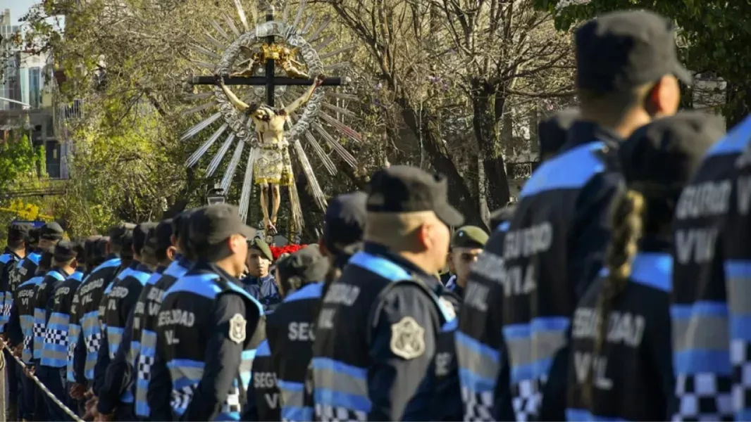 110047-mas-de-5400-policias-trabajan-en-el-operativo-procesion-del-milagro-2026