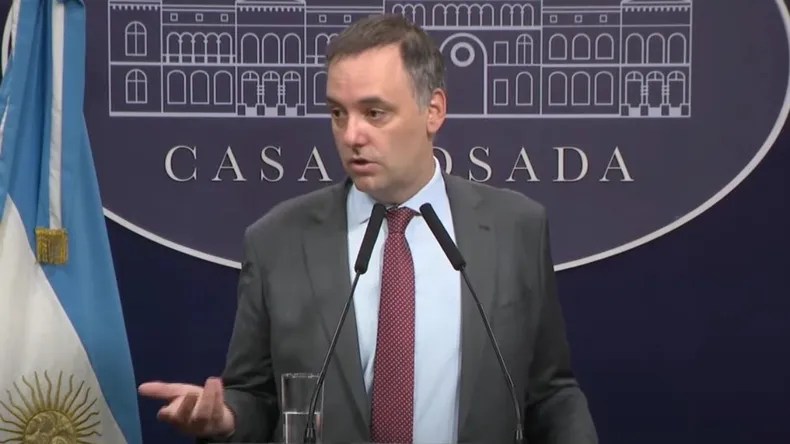 manuel-adorni-conferencia-prensa-26-diciembre