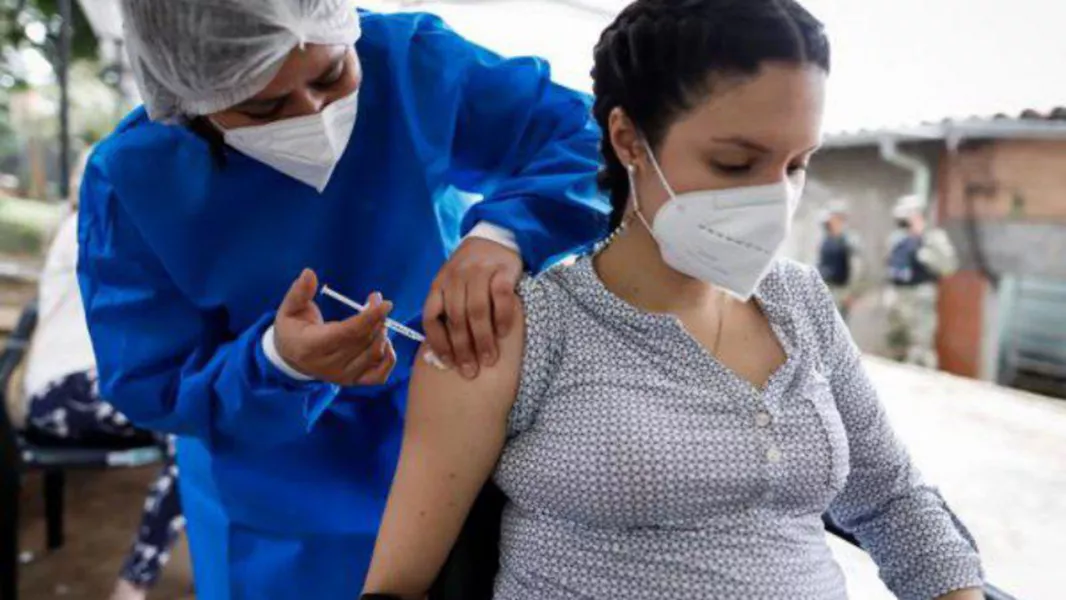 99471-comenzo-la-vacunacion-a-embarazadas-contra-el-virus-sincitial-respiratorio