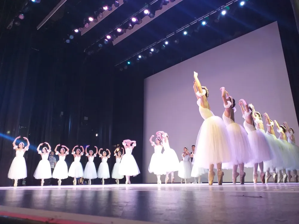 escuela-oficial-de-ballet-imagen-1-jpg