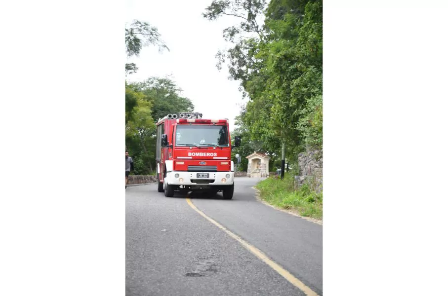 6987-finalizaron-las-obras-de-la-red-de-agua-contra-incendios-que-se-encuentra-en-el-cerro-san-bernardo